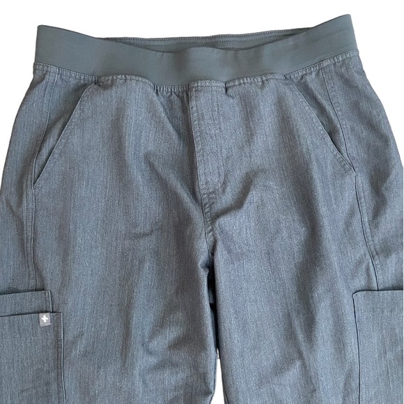 FIGS Axim Cargo Scrub Pants in Graphite Size Medium - Picture 4 of 8